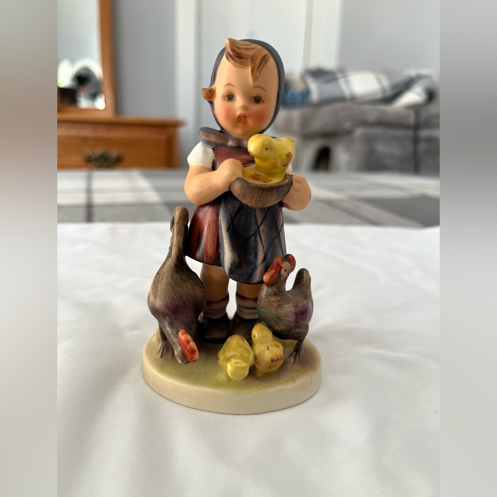 Goebel Feeding Time Figurine, 1948, 199/0, W Germany, vintage, chickens!!
